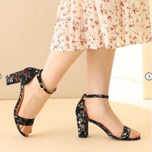 (NEW), US, floral printed open toe sandal, size 8